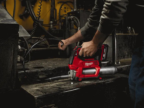 Milwaukee M18™ Cordless 2-Speed Grease Gun Kit (18 Volt)